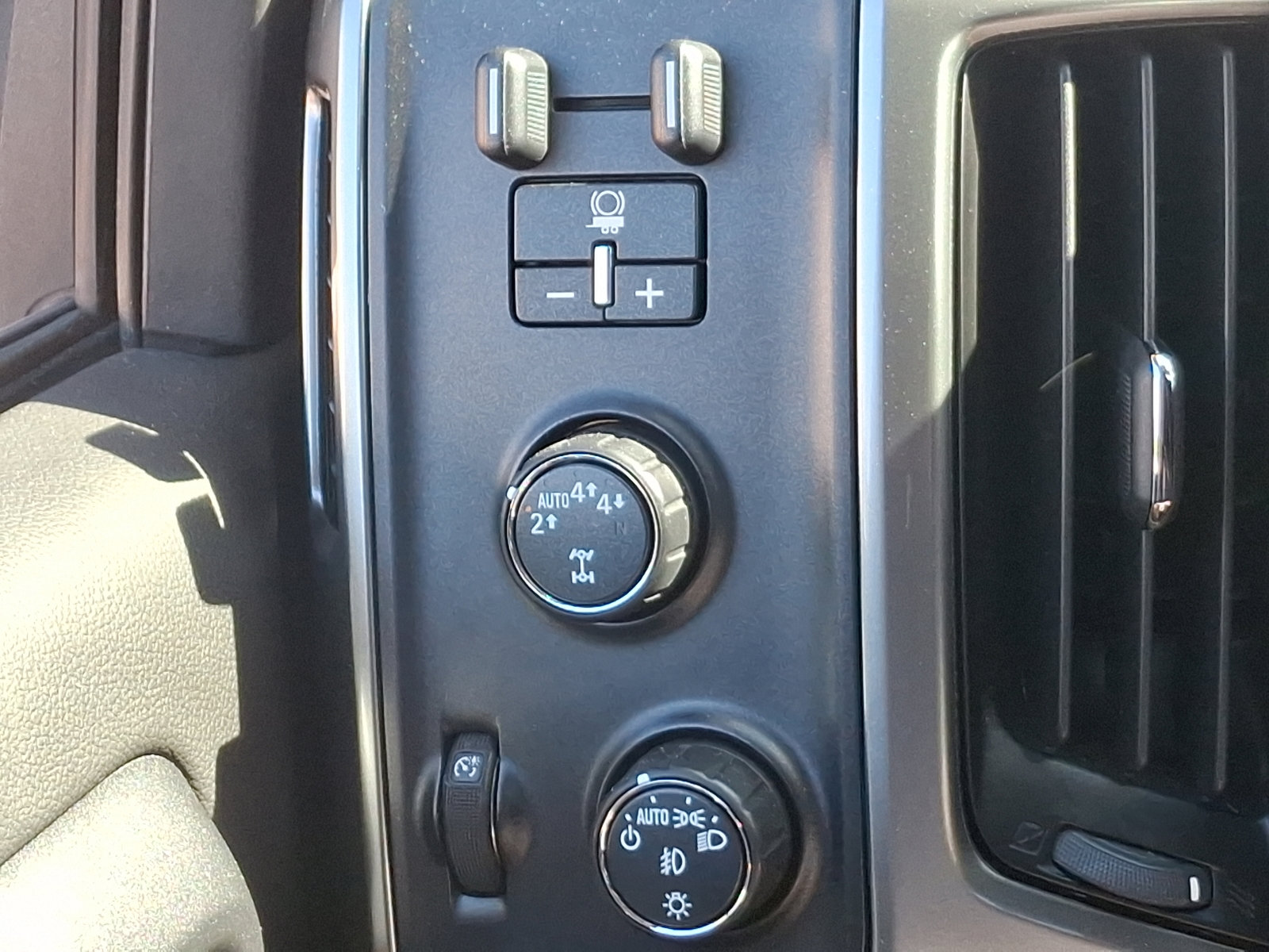 Used 2018 Chevrolet Silverado 1500 LT w/ All Star Edition image 23