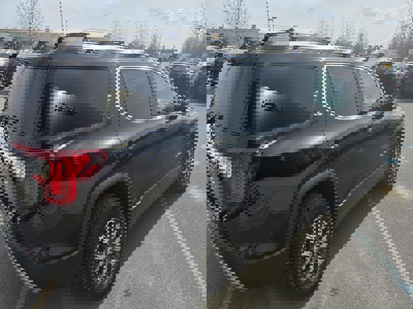 Used 2023 GMC Acadia SLE w/ Driver Convenience Package image 5