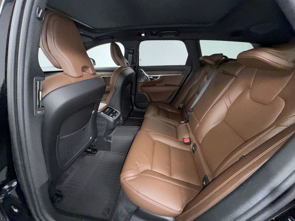 Used 2025 Volvo V90 B6 Cross Country Ultra w/ Climate Package AWD/4WD image 17