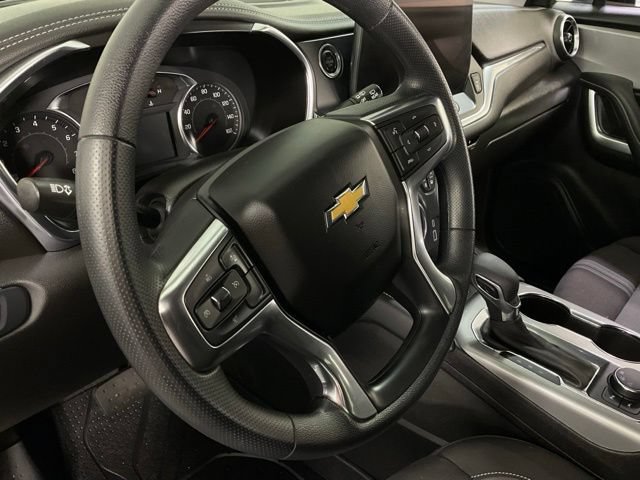 Used 2025 Chevrolet Blazer LT w/ Convenience Package FWD image 16