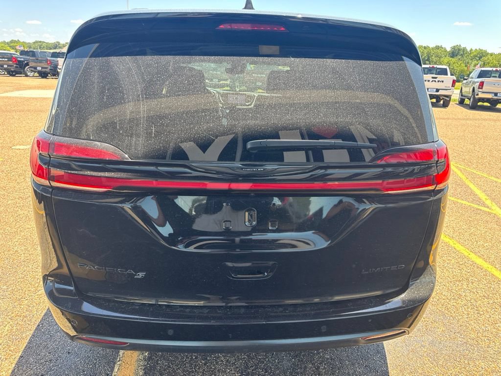Used 2025 Chrysler Pacifica Limited FWD image 7