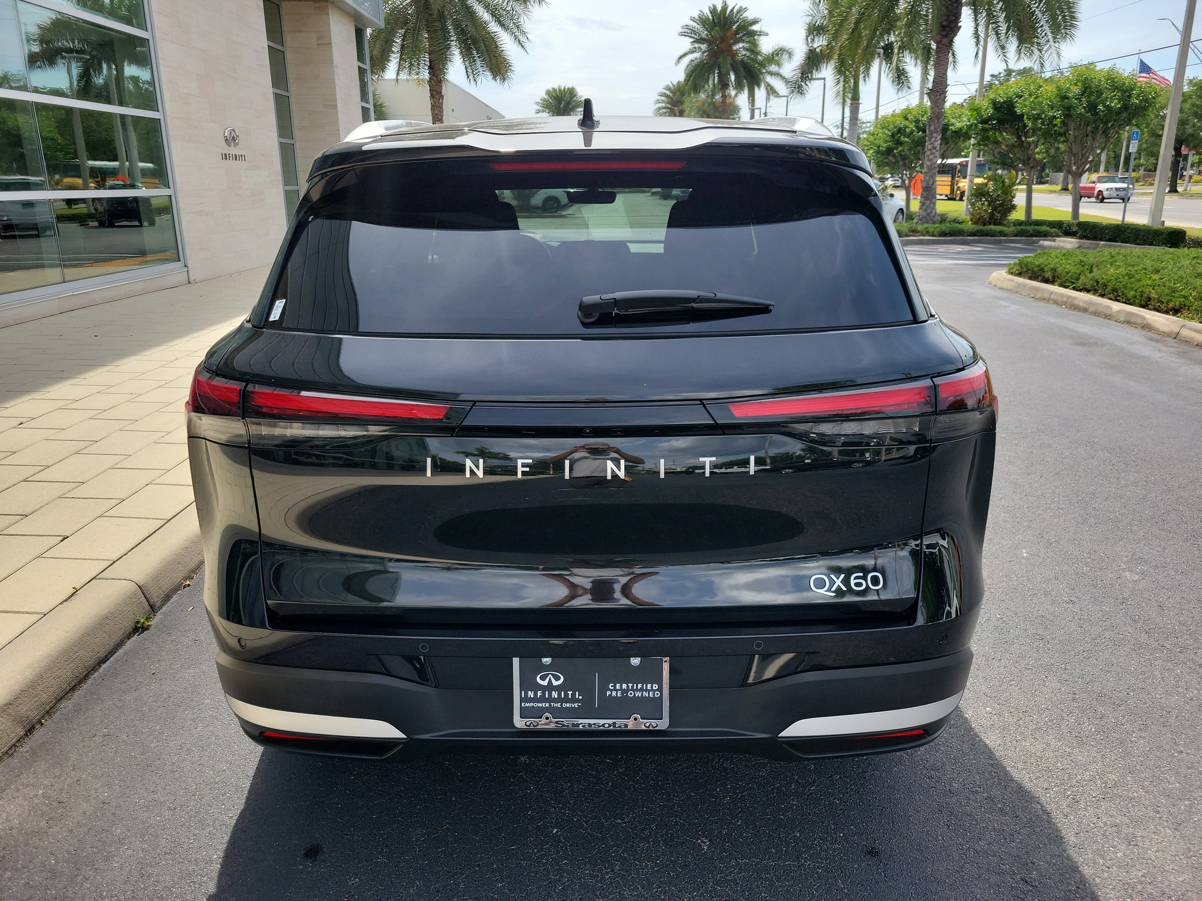 Certified 2026 INFINITI QX60 Luxe w/ Cargo Package FWD image 5