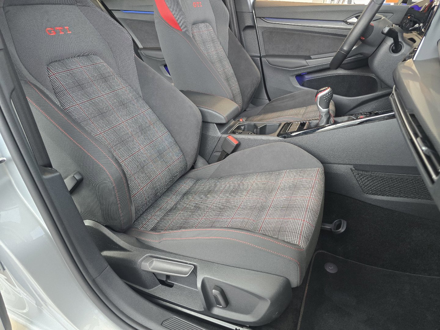 Certified 2023 Volkswagen GTI SE FWD image 28