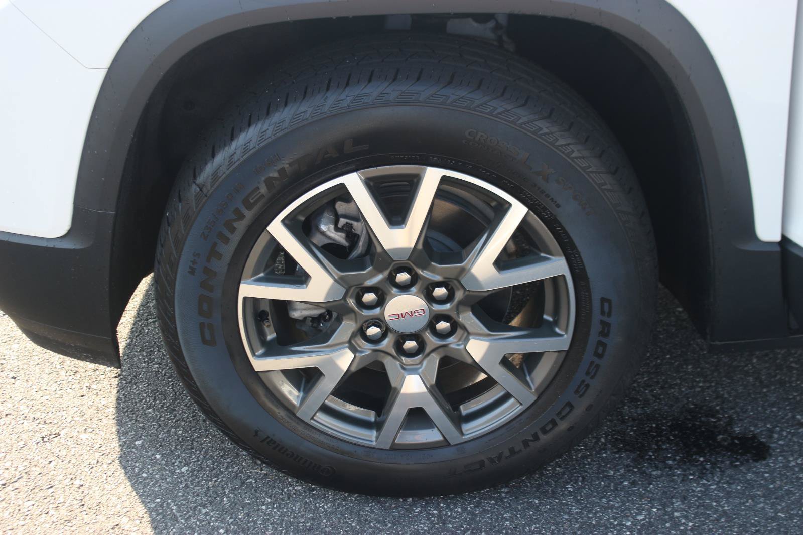 Used 2021 GMC Acadia SLE w/ Driver Convenience Package FWD image 39