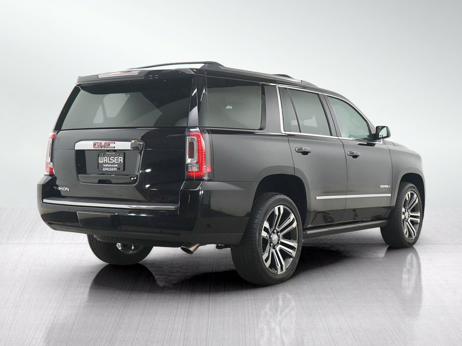 Used 2018 GMC Yukon Denali AWD/4WD image 5