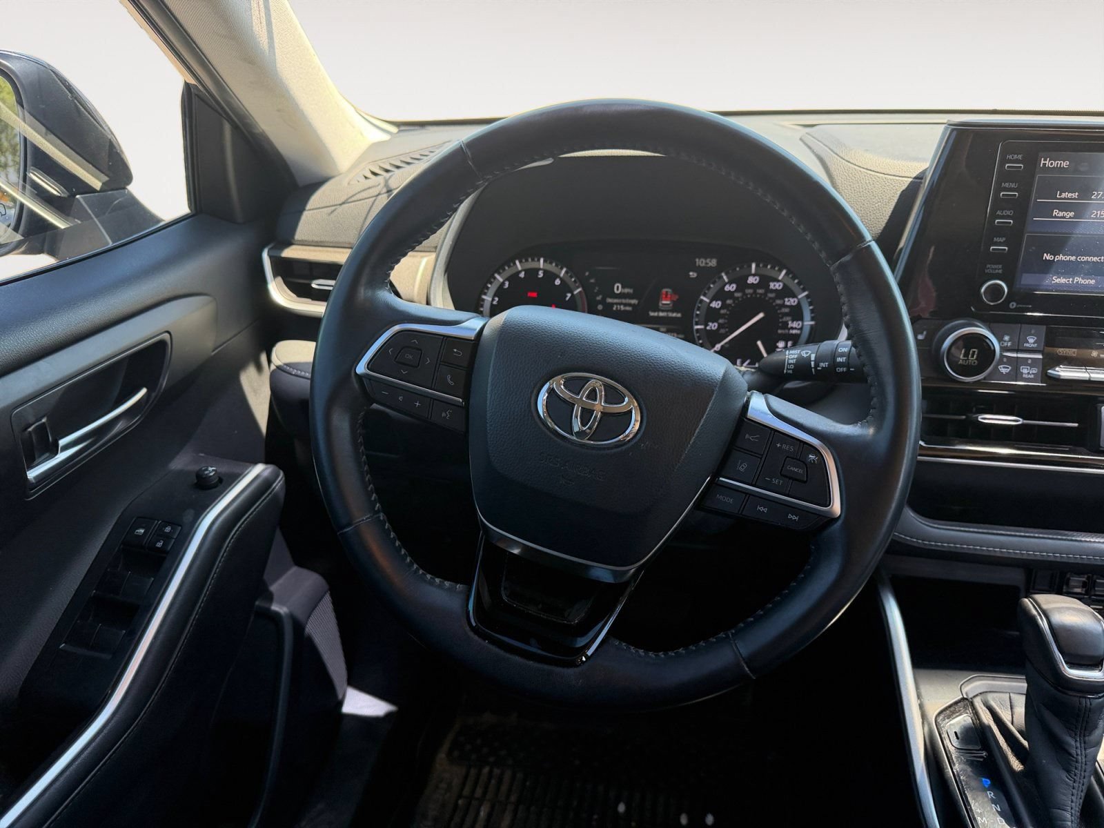 Used 2020 Toyota Highlander XLE AWD/4WD image 12