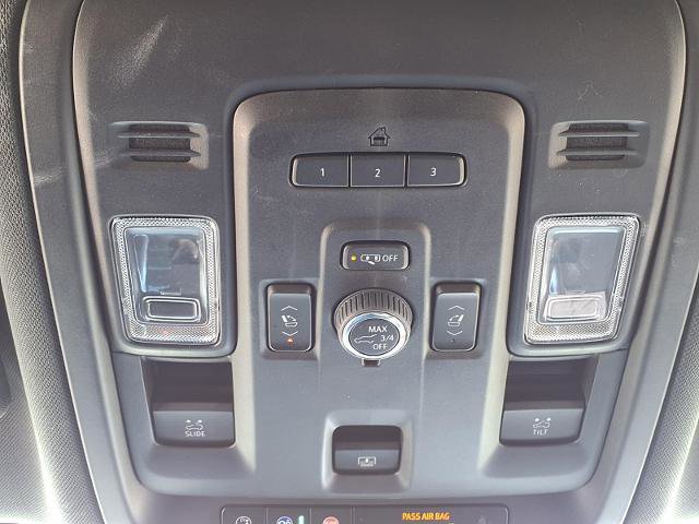 Used 2022 GMC Yukon SLT w/ SLT Premium Package image 18