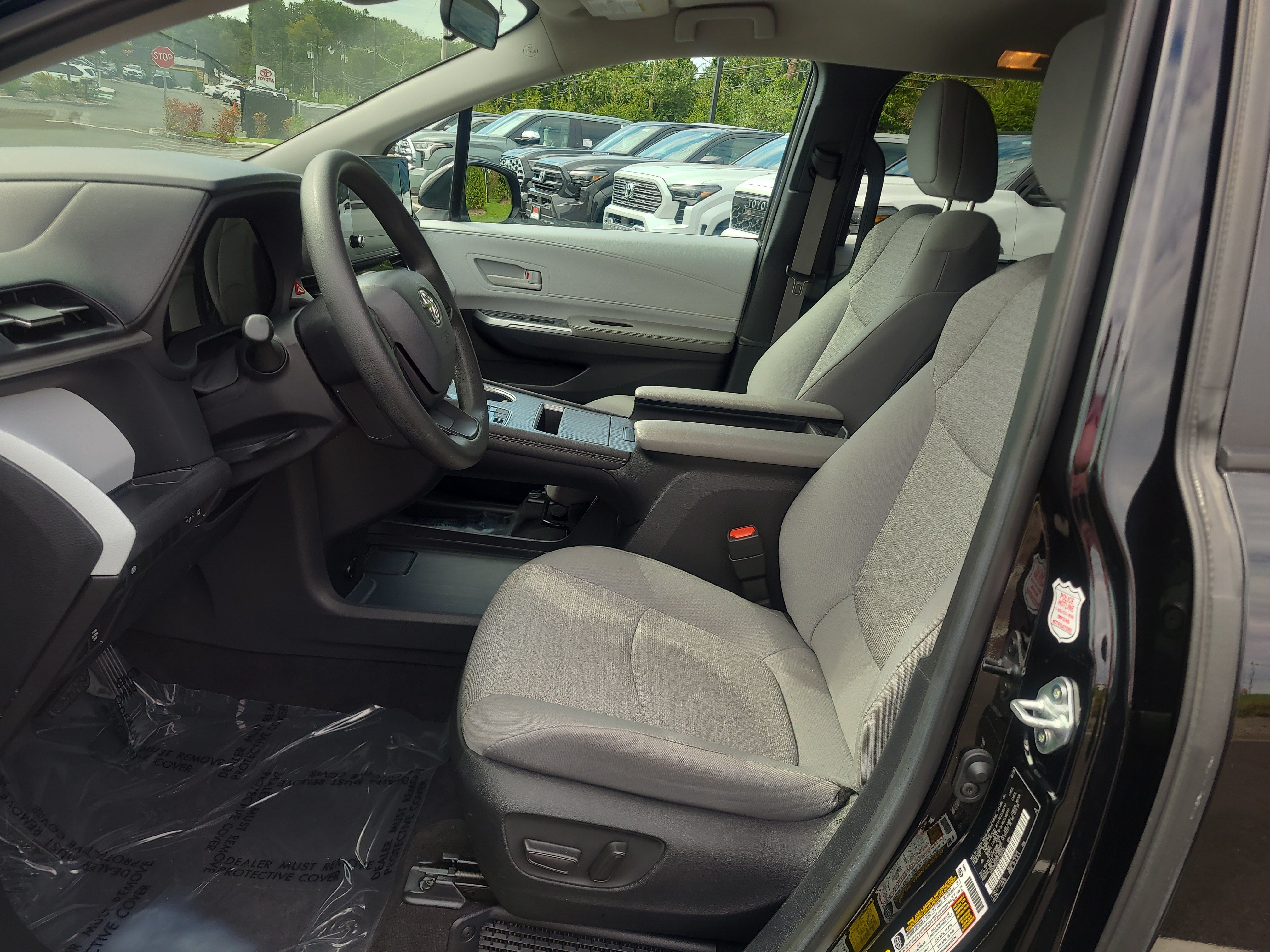 Certified 2025 Toyota Sienna LE FWD image 16