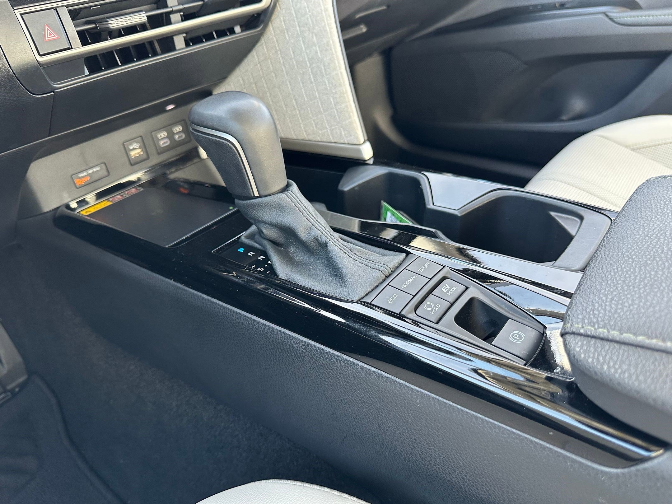 Used 2025 Toyota Camry XLE w/ Premium Package image 16