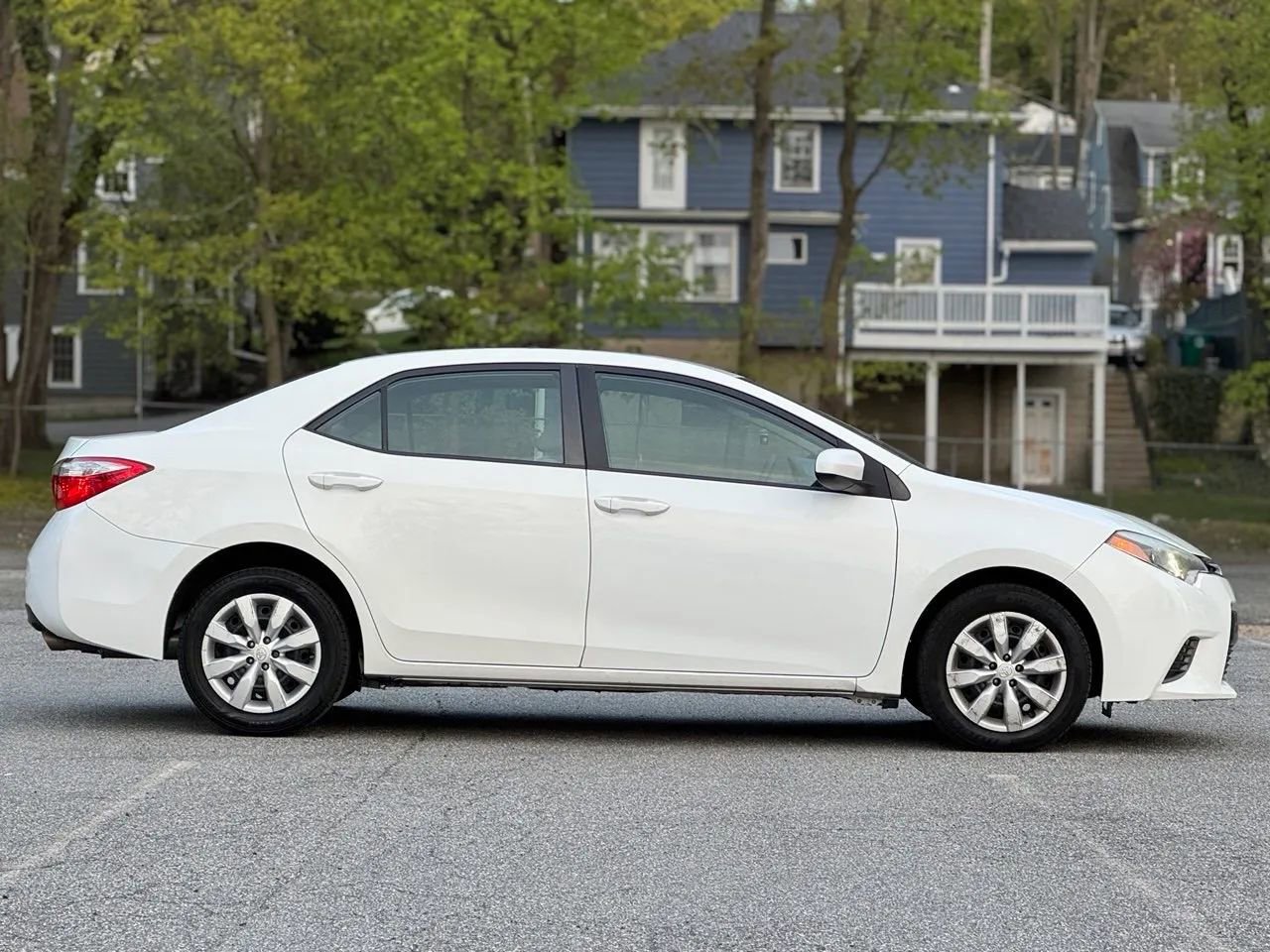 Used 2016 Toyota Corolla LE FWD image 5