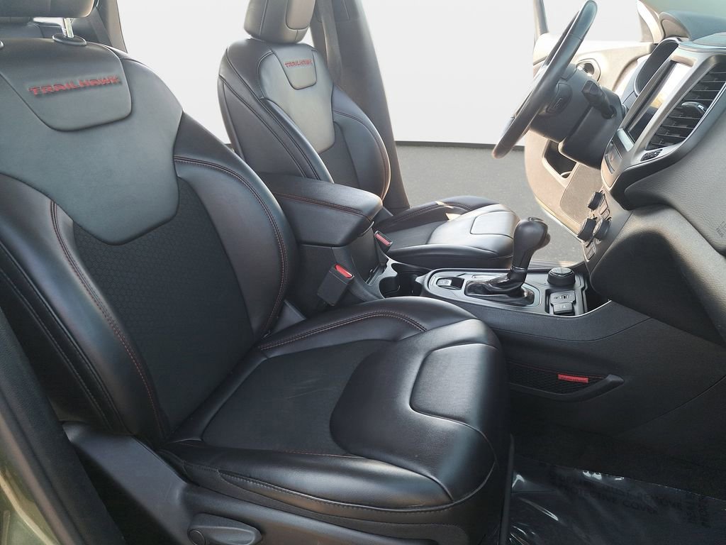 Used 2019 Jeep Cherokee Trailhawk w/ Cold Weather Group AWD/4WD image 11