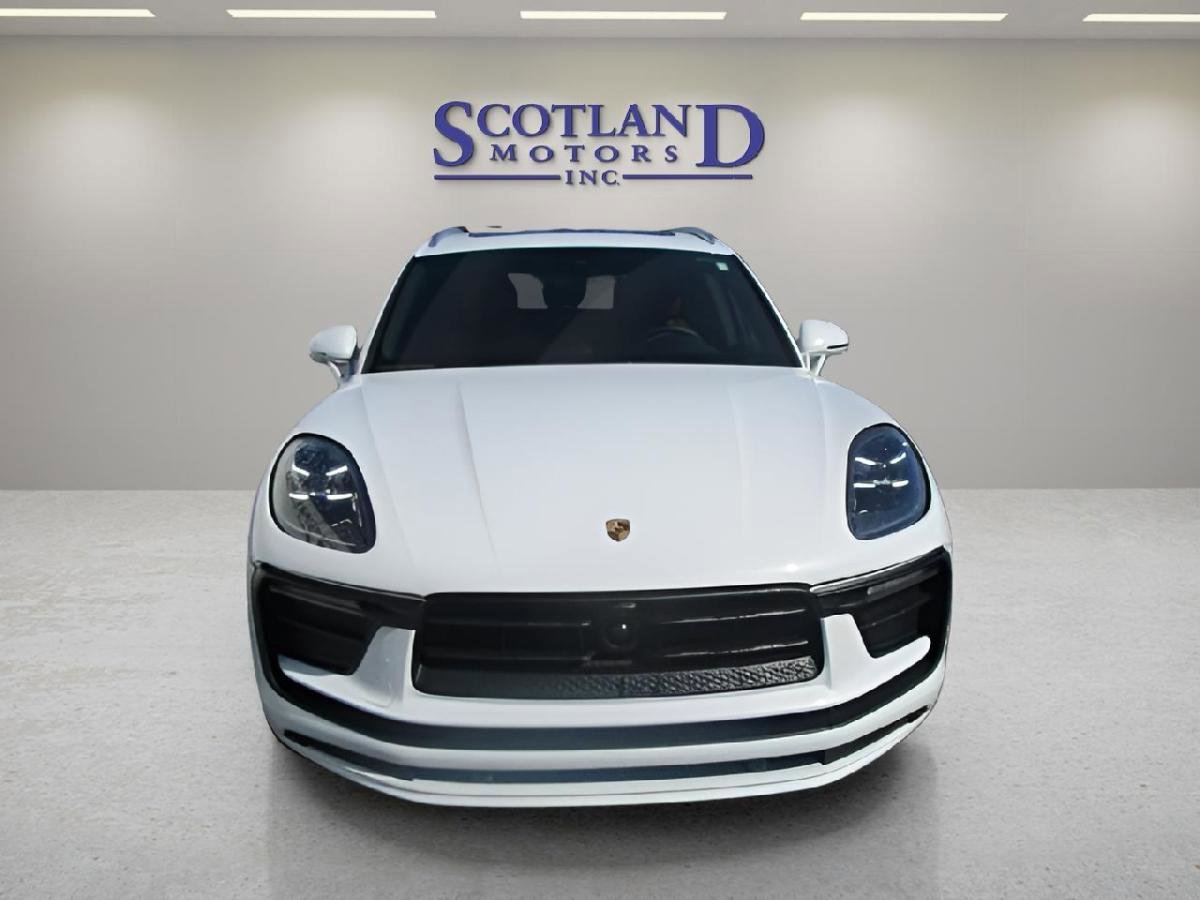 Used 2023 Porsche Macan AWD/4WD image 3
