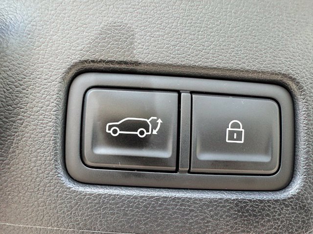 Used 2025 Hyundai Santa Fe Limited AWD/4WD image 15