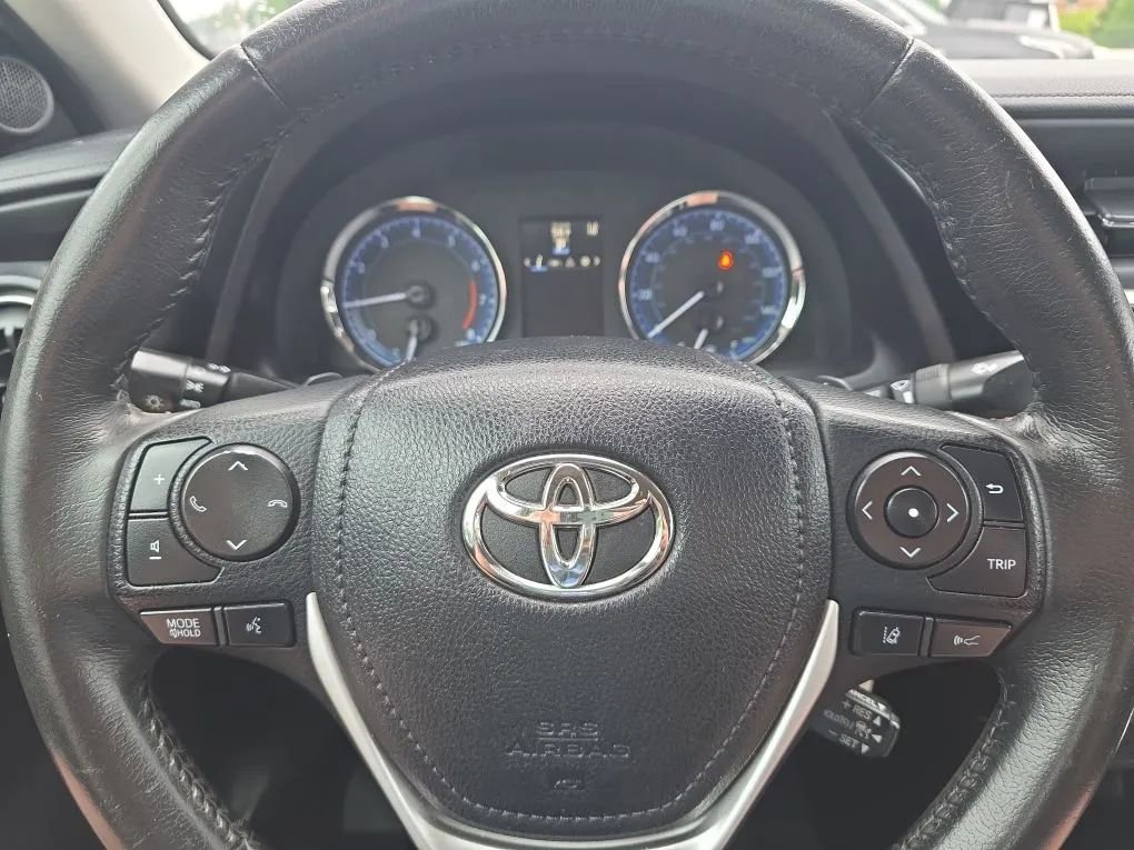 Used 2019 Toyota Corolla SE FWD image 16