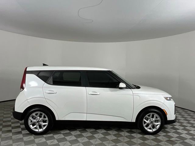 Used 2022 Kia Soul LX w/ Technology Package FWD image 4