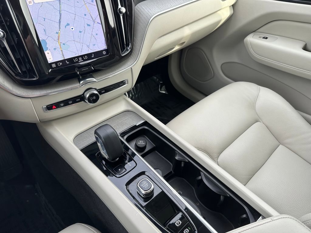 Used 2023 Volvo XC60 T8 Plus image 16