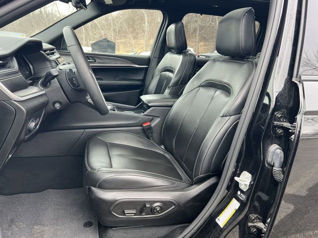 Used 2024 Jeep Grand Cherokee L Limited w/ Luxury Tech Group II image 15