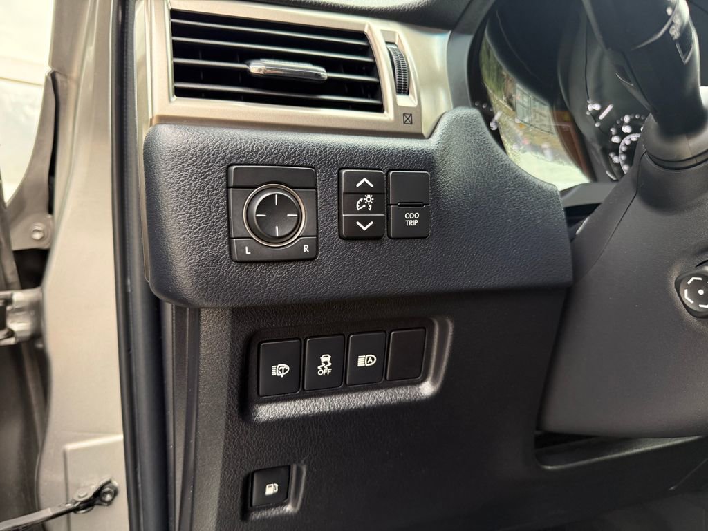 Used 2020 Lexus GX 460 Premium w/ Premium Package image 44