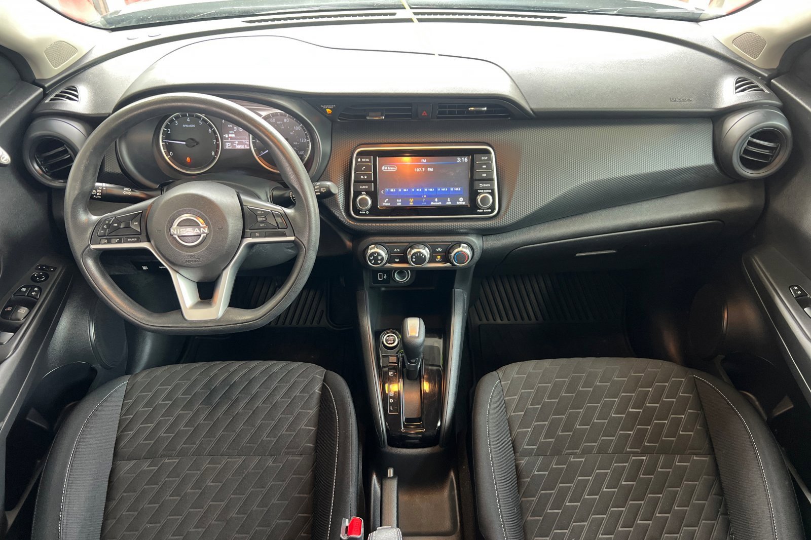 Used 2022 Nissan Kicks S image 10