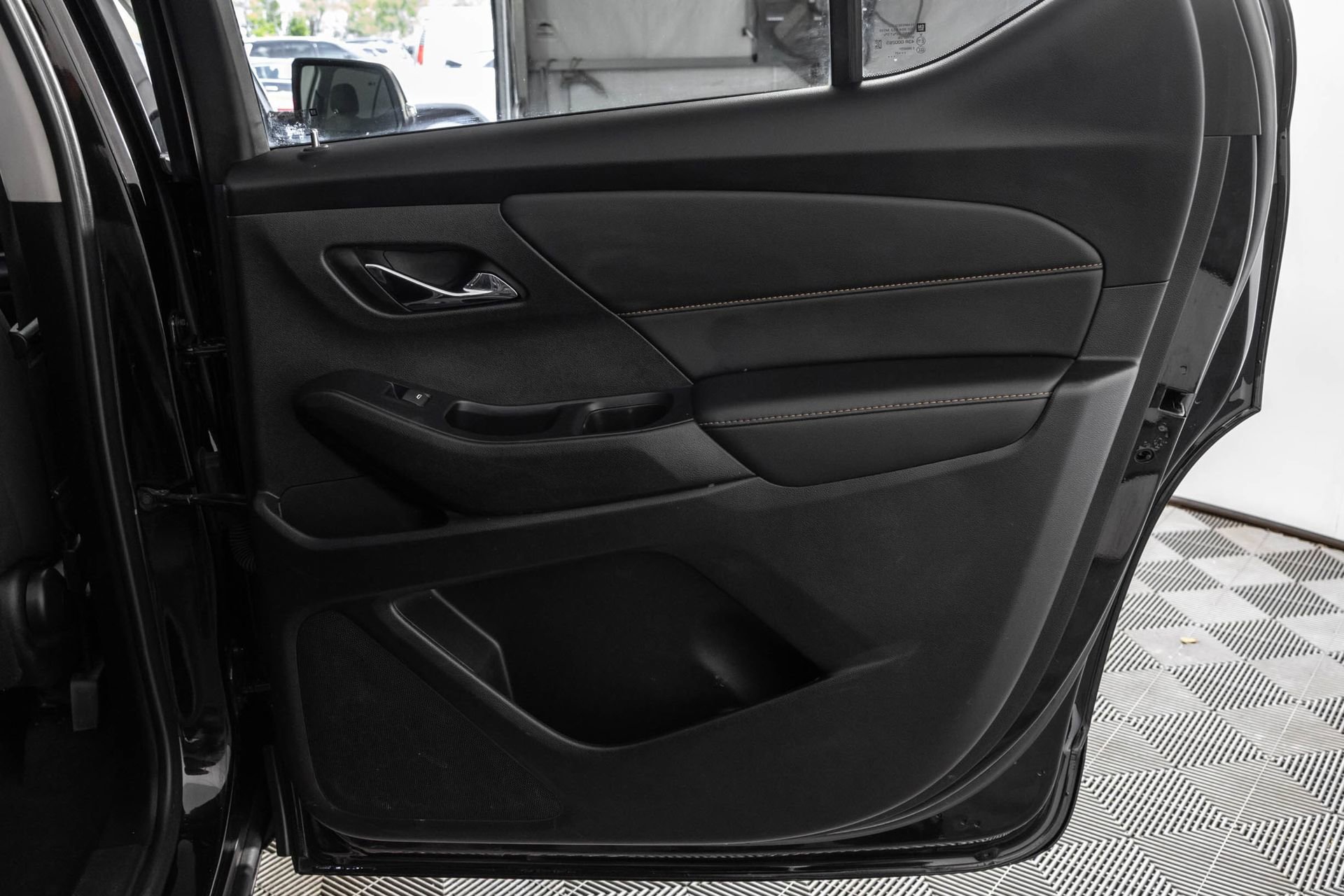 Used 2021 Chevrolet Traverse LT AWD/4WD image 41