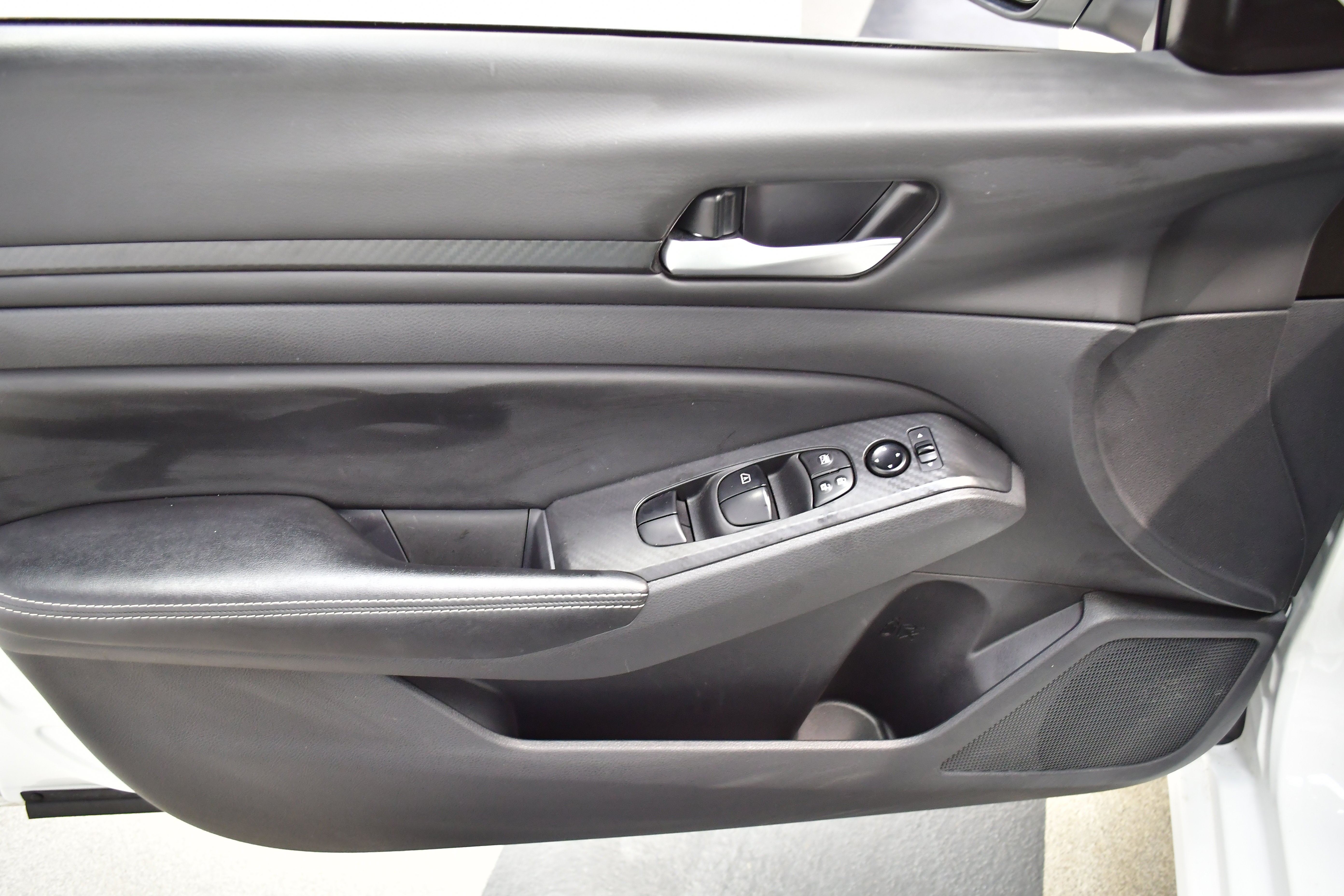 Used 2025 Nissan Altima 2.5 SV image 15