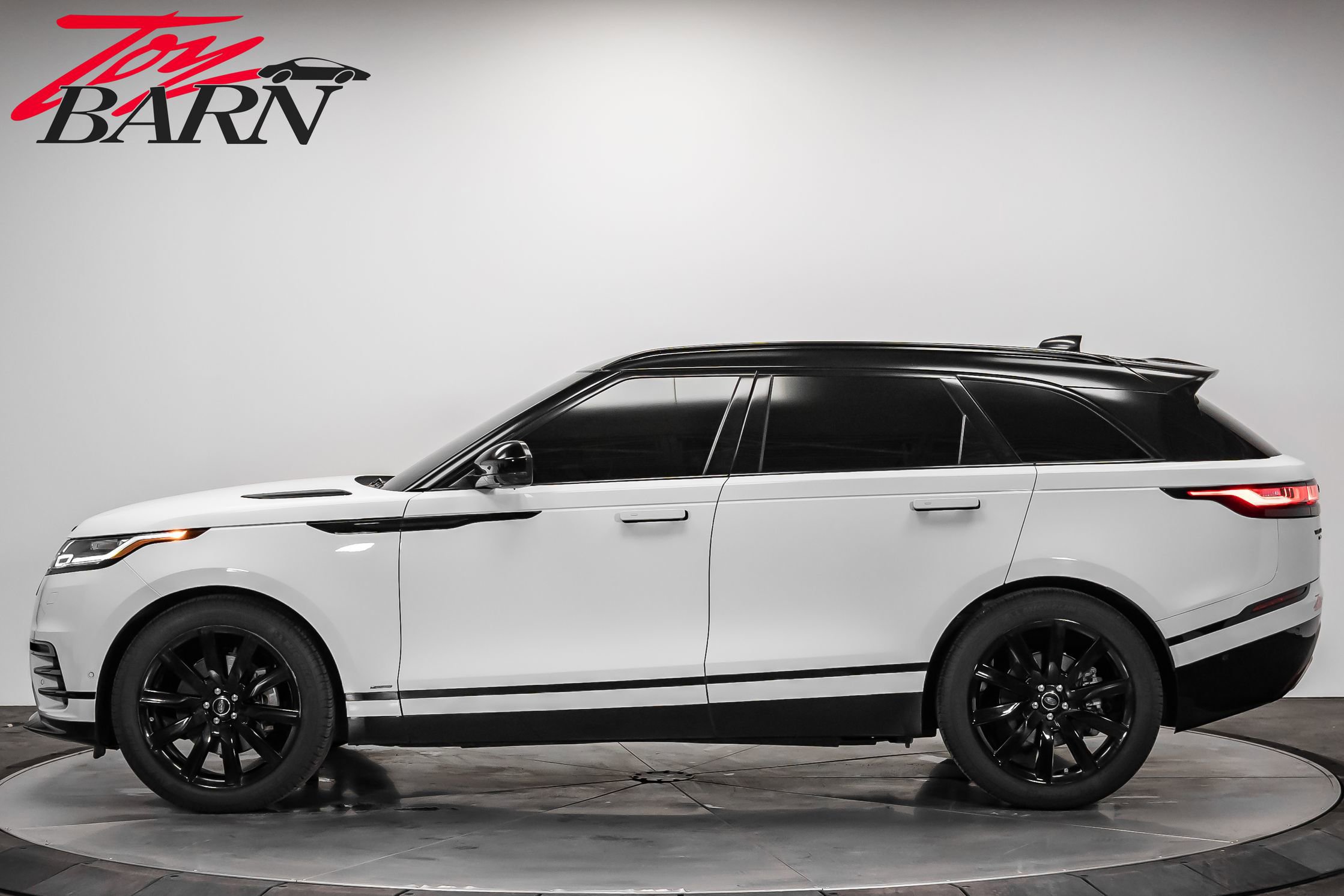 Used 2018 Land Rover Range Rover Velar R-Dynamic HSE video 2