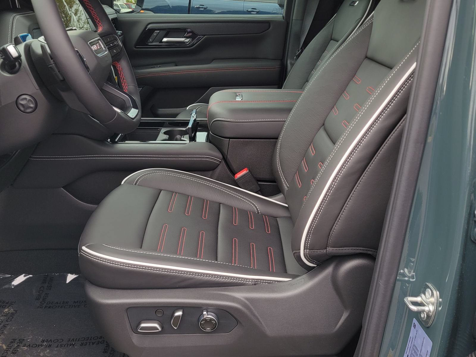 New 2026 GMC Yukon AT4 Ultimate AWD/4WD image 9