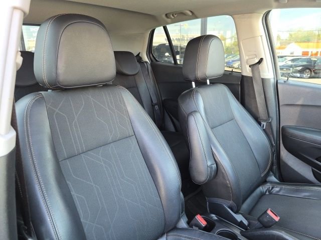 Used 2017 Chevrolet Trax LT w/ Sun & Sound Package image 41