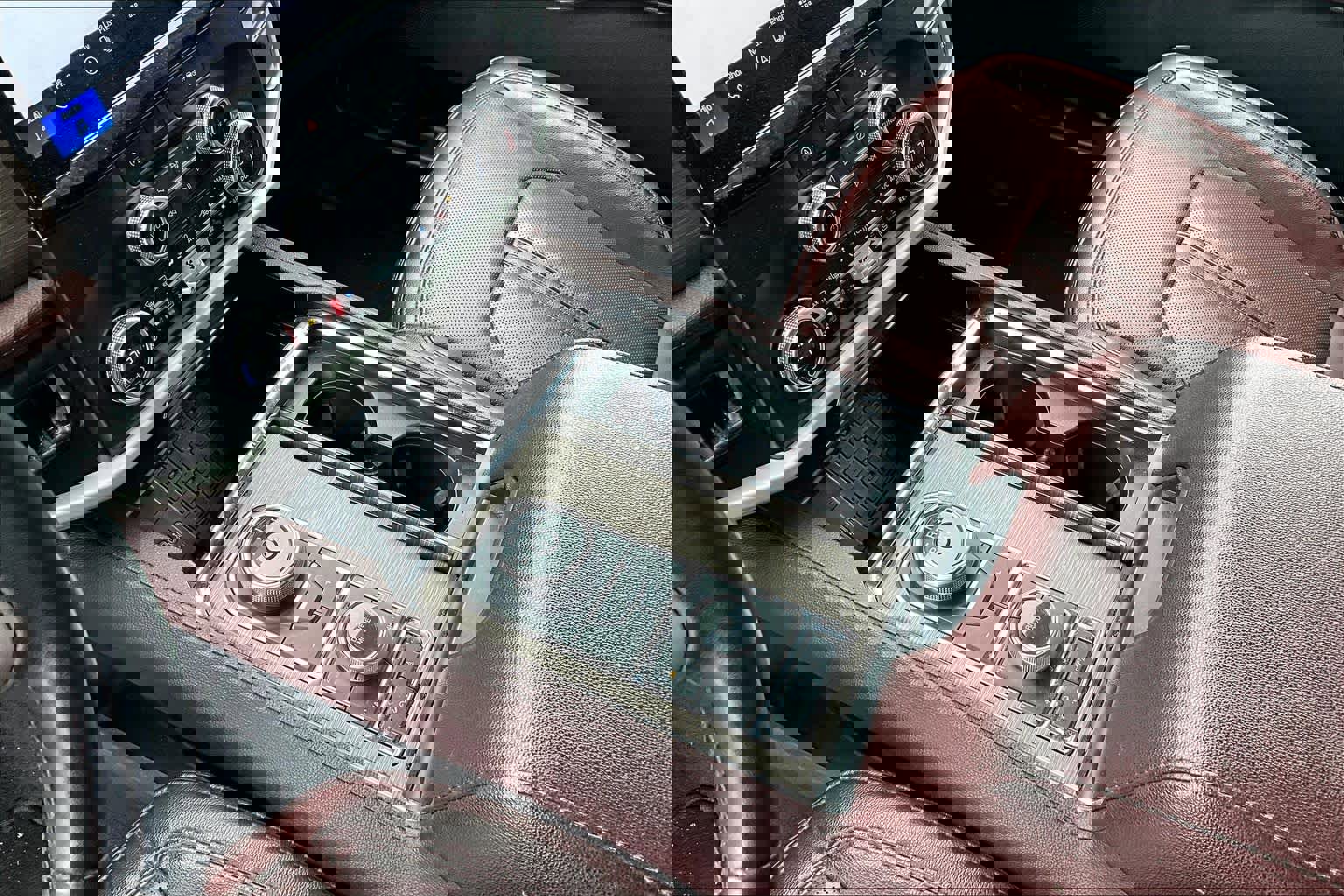 Used 2024 Ford Expedition Limited image 16