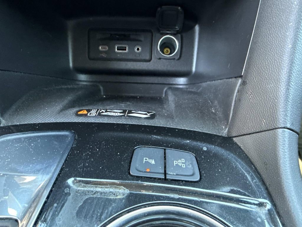 Used 2023 Chevrolet Equinox Premier image 34