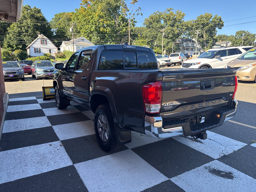 Used 2017 Toyota Tacoma SR5 AWD/4WD image 4