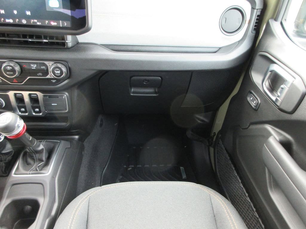 Used 2025 Jeep Wrangler Sport AWD/4WD image 27