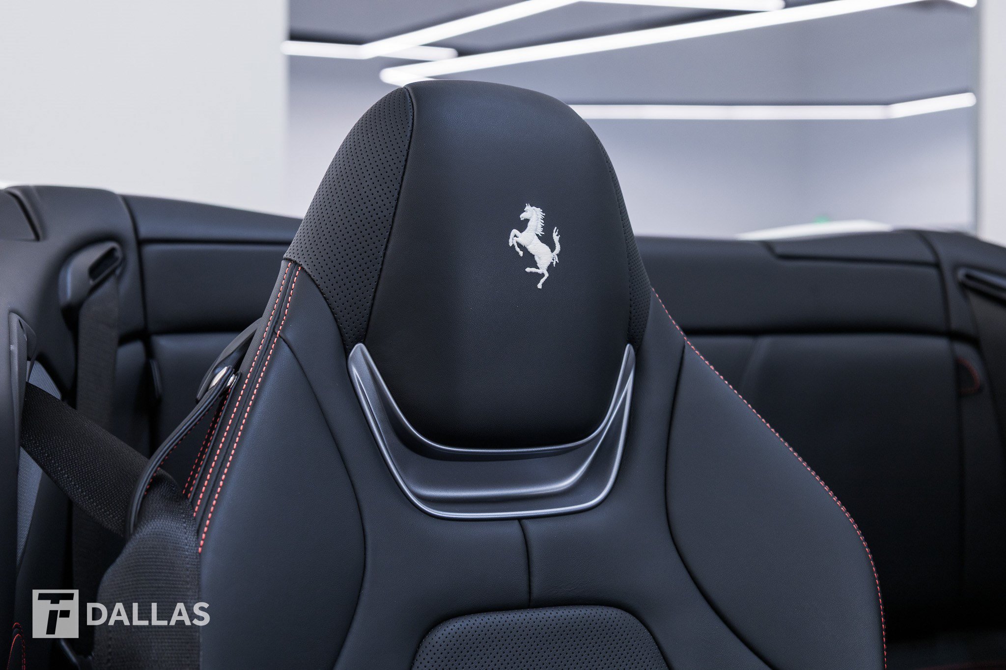 Used 2020 Ferrari Portofino RWD image 37
