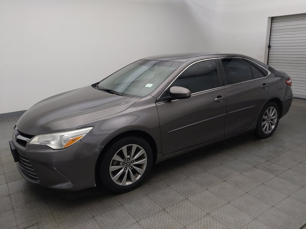 Used 2017 Toyota Camry XLE FWD image 2