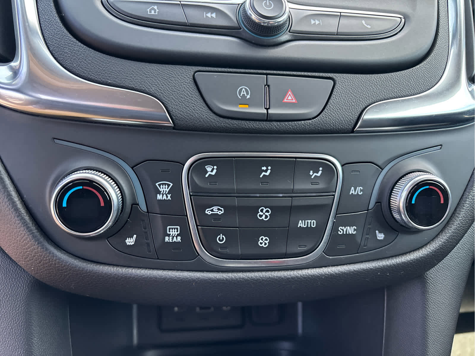 Certified 2024 Chevrolet Equinox LT w/ LPO, Floor Liner Package image 18