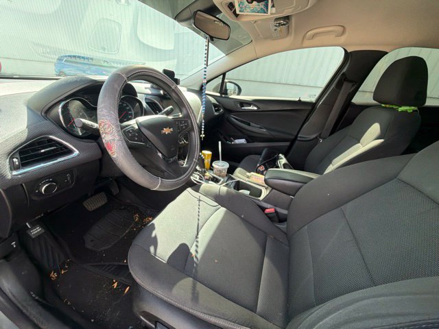 Used 2017 Chevrolet Cruze LT w/ Convenience Package FWD image 9