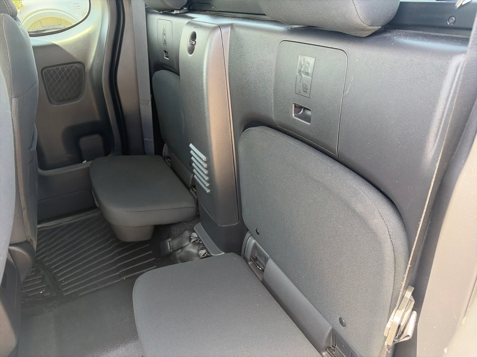 Used 2025 Nissan Frontier SV RWD image 14