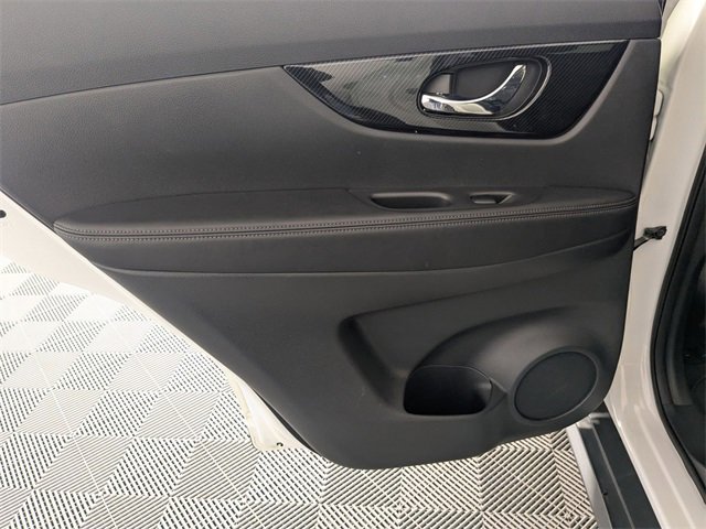 Used 2018 Nissan Rogue SL w/ Premium Package image 29