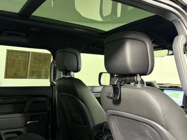 Used 2025 Land Rover Defender 110 X-Dynamic SE AWD/4WD image 27