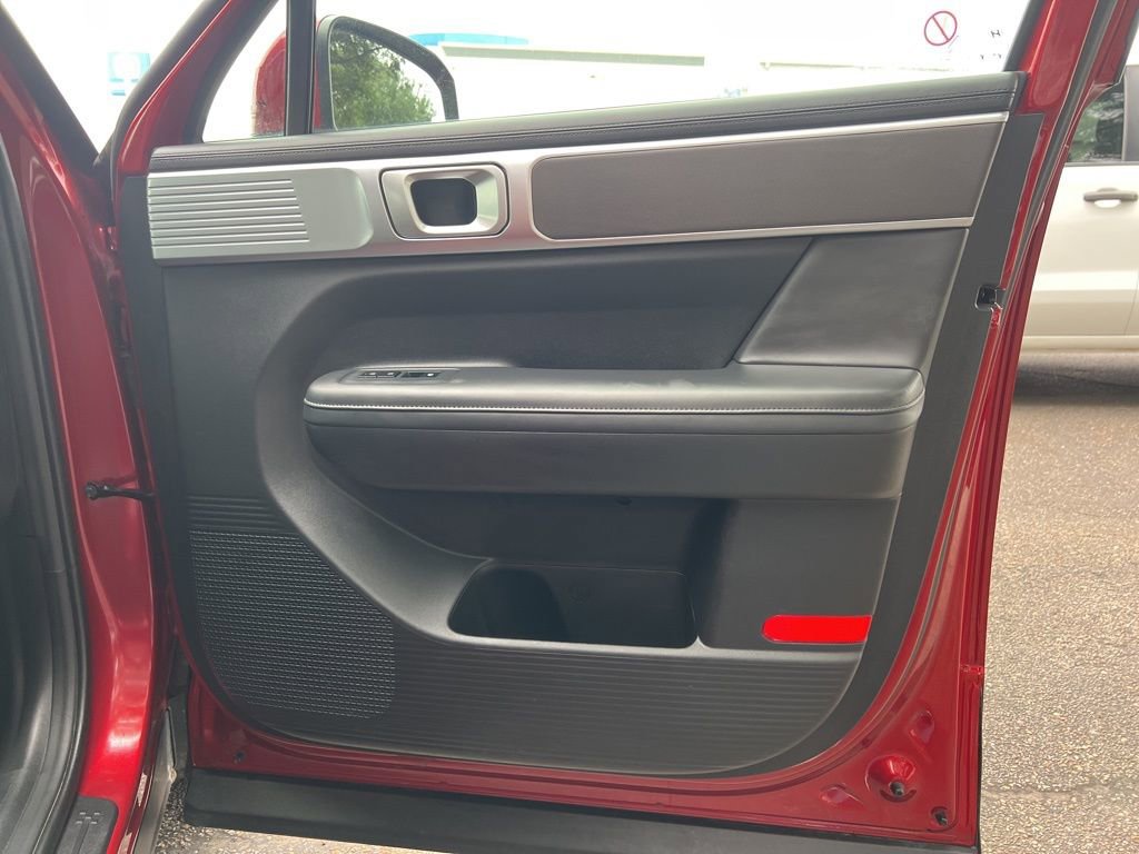 Used 2025 Hyundai Santa Fe SEL FWD image 11