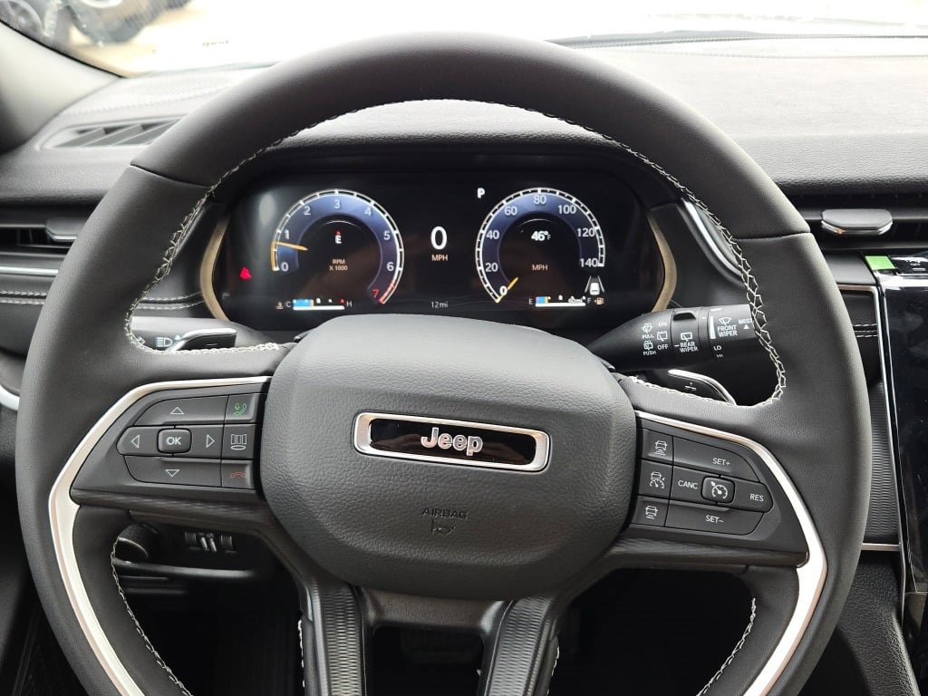 New 2025 Jeep Grand Cherokee L Altitude image 36