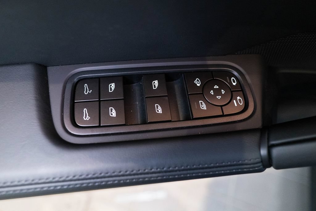 New 2026 Porsche Cayenne AWD/4WD image 17