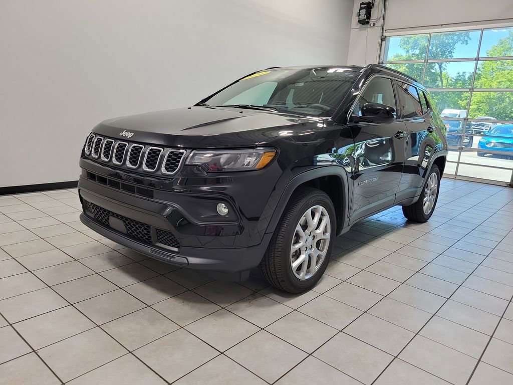 Used 2024 Jeep Compass Latitude AWD/4WD image 7