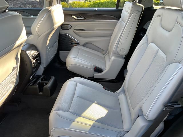 Used 2021 Jeep Grand Cherokee L Overland w/ Luxury Tech Group IV image 18