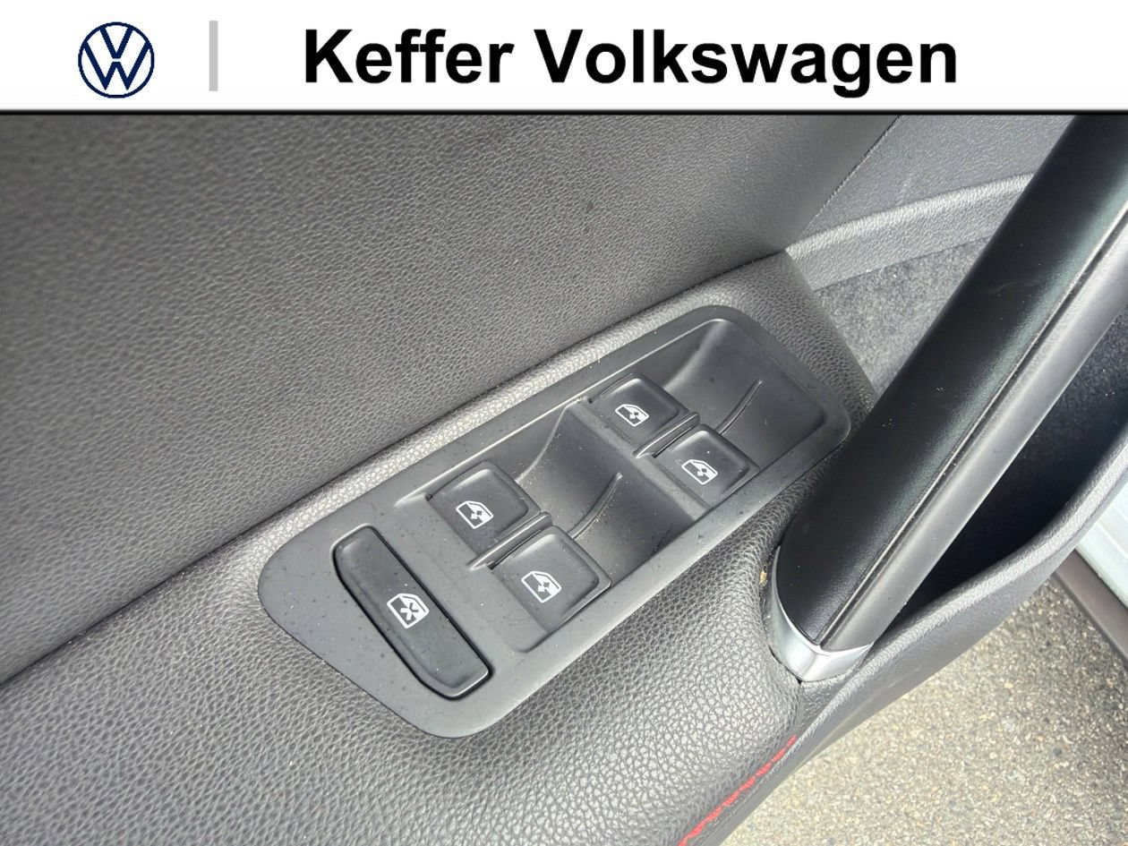 Used 2020 Volkswagen GTI SE FWD image 15
