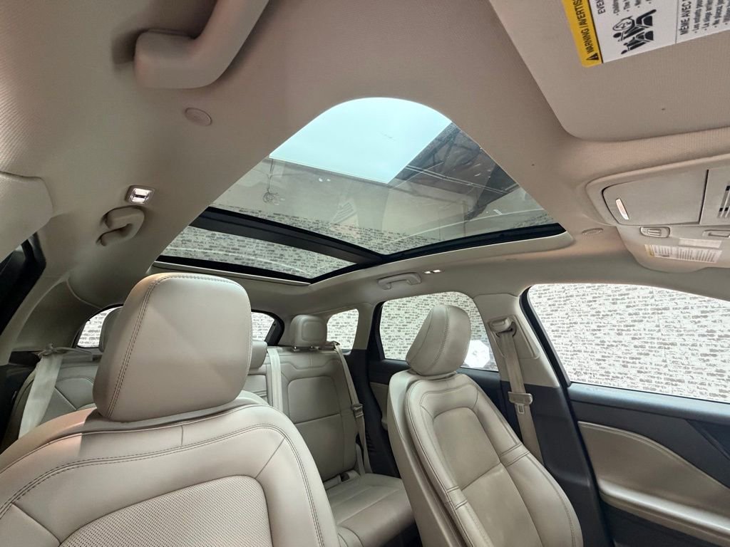 Used 2023 Lincoln Corsair Reserve w/ Equipment Group 202A image 10