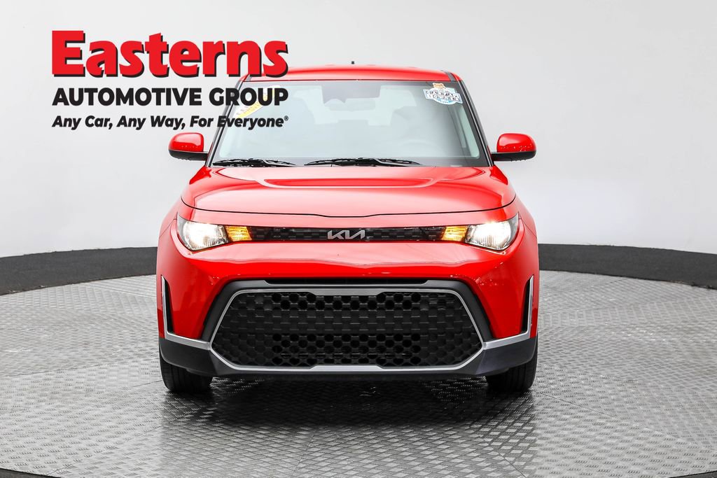 Used 2025 Kia Soul LX w/ LX Technology Package image 2