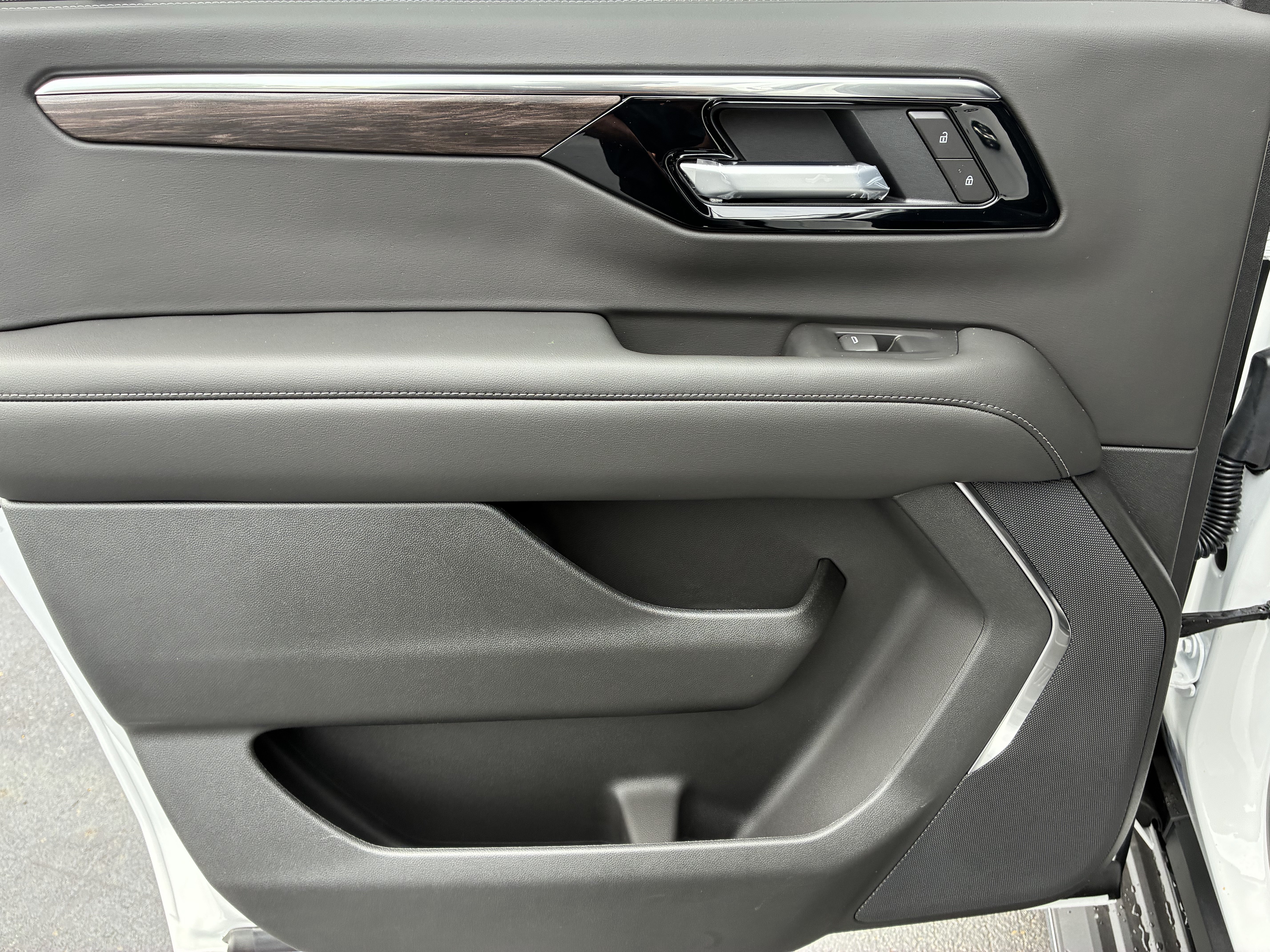 New 2026 Chevrolet Suburban LS w/ Max Trailering Package RWD image 15