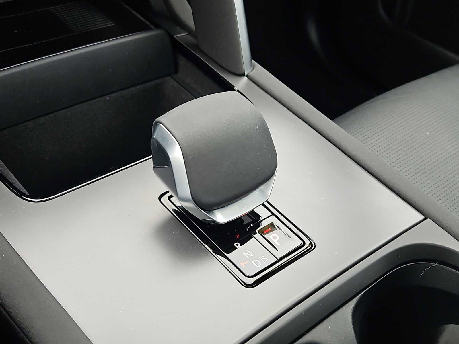 Used 2024 Land Rover Discovery Sport Dynamic SE AWD/4WD image 32