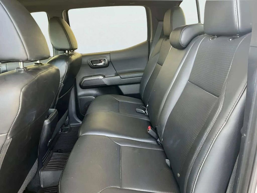 Used 2019 Toyota Tacoma TRD Off-Road AWD/4WD image 10